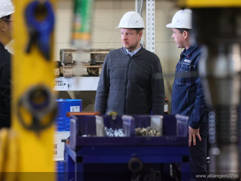Губернатор Виктор Томенко посетил завод «Алтайлесмаш»