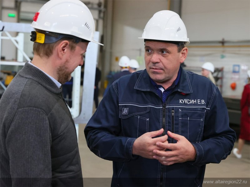 Губернатор Виктор Томенко посетил завод «Алтайлесмаш»